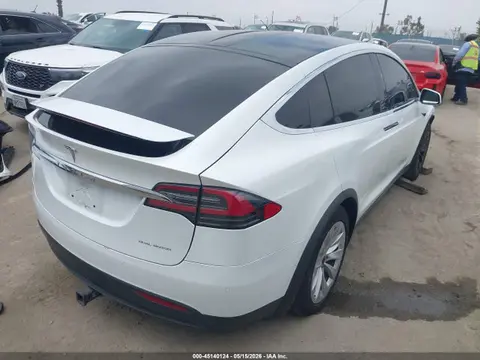 2020 Tesla MODEL X VIN 5YJXCBE28LF270109 фото 4