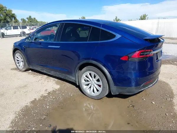 5YJXCDE49LF240937 — 2020 Tesla Model X, фото 3 с аукциона IAAI, Передняя часть справа