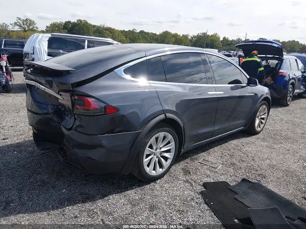 5YJXCDE27LF231362 — 2020 Tesla Model X, фото 4 с аукциона IAAI, Задняя часть