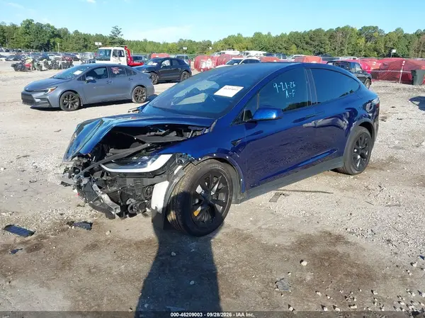 7SAXCBE50NF359544 — 2022 Tesla Model X, фото 2 с аукциона IAAI, Передняя часть