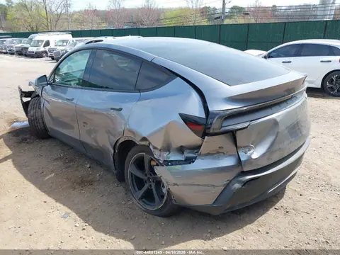 2026 Tesla Model Y All-wheel Drive/long Range Launch Series/premium All-wheel Drive VIN 7SAYGDEE6TF552721 фото 3