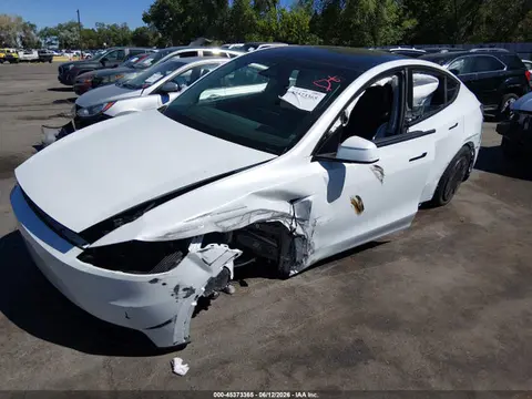 2026 Tesla Model Y All-wheel Drive/long Range Launch Series/premium All-wheel Drive VIN 7SAYGDEEXTA662135 фото 2