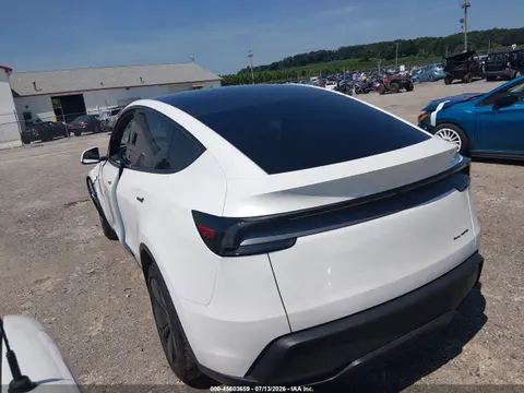 2026 Tesla Model Y All-wheel Drive/long Range Launch Series/premium All-wheel Drive VIN 7SAYGDEE9TA666709 фото 3