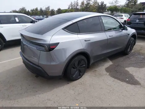 2026 Tesla Model Y All-wheel Drive/long Range Launch Series/premium All-wheel Drive VIN 7SAYGDEE0TF450220 фото 4