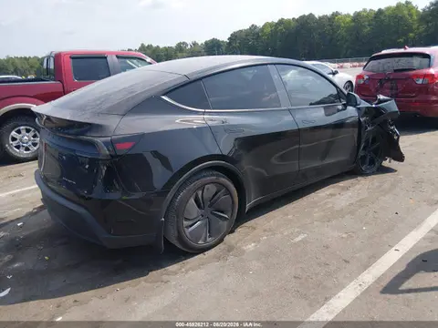 2026 Tesla Model Y All-wheel Drive/long Range Launch Series/premium All-wheel Drive VIN 7SAYGDEE2TA488402 фото 4