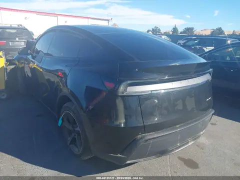 2026 Tesla Model Y All-wheel Drive/long Range Launch Series/premium All-wheel Drive VIN 7SAYGDEE1TF377004 фото 3