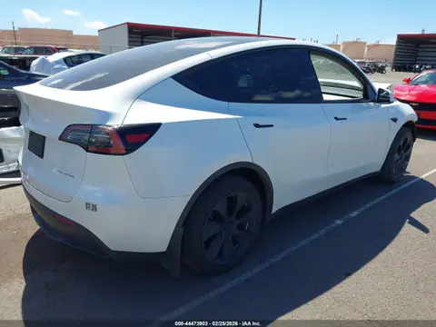 2023 Tesla Model Y Awd/long Range Dual Motor All-wheel Drive VIN 7SAYGDEE9PF685169 фото 4