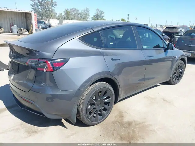 7SAYGDEE5PF605673 — 2023 Tesla Model Y AWD/Long Range Dual Motor ALL-Wheel Drive, фото 4 с аукциона IAAI 30.09.2026, Левый бок