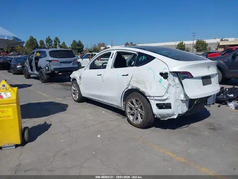 2023 Tesla Model Y Awd/long Range Dual Motor All-wheel Drive VIN 7SAYGDEE4PF663175 фото 3