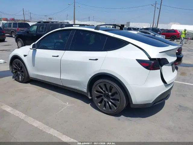 5YJYGDEE2MF097364 — 2021 Tesla Model Y Long Range Dual Motor ALL-Wheel Drive, фото 3 с аукциона IAAI 14.10.2026, Левый и правый бока