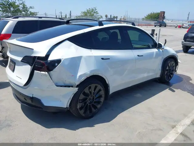 5YJYGDEE2MF097364 — 2021 Tesla Model Y Long Range Dual Motor ALL-Wheel Drive, фото 4 с аукциона IAAI 14.10.2026, Левый и правый бока