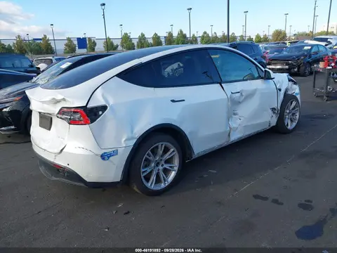 2021 Tesla Model Y Long Range Dual Motor All-wheel Drive VIN 5YJYGDEE3MF145616 фото 4
