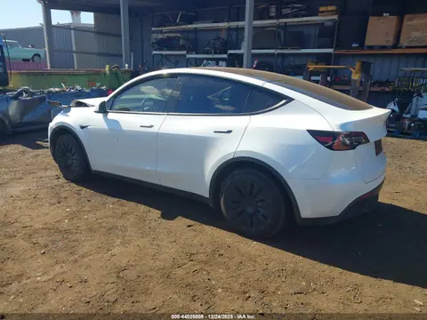 2022 Tesla Model Y Long Range Dual Motor All-wheel Drive VIN 7SAYGAEE8NF540779 фото 3