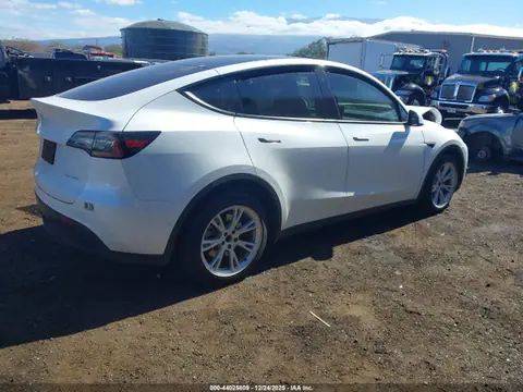 2022 Tesla Model Y Long Range Dual Motor All-wheel Drive VIN 7SAYGAEE8NF540779 фото 4