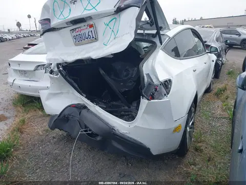 2022 Tesla Model Y Long Range Dual Motor All-wheel Drive VIN 7SAYGDEE6NF561065 фото 4