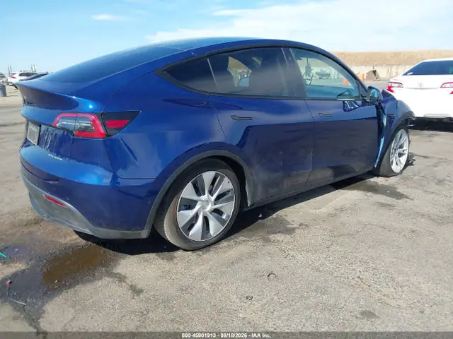 2022 Tesla Model Y Long Range Dual Motor All-wheel Drive VIN 7SAYGAEE7NF337012 фото 4