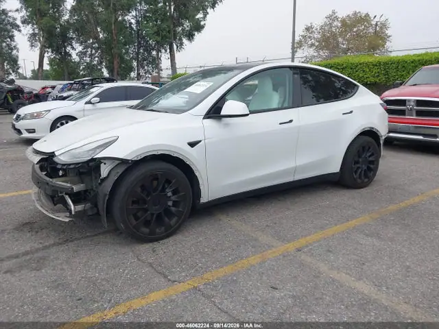 2022 Tesla Model Y Long Range Dual Motor All-wheel Drive VIN 7SAYGDEE6NF328352 фото 2