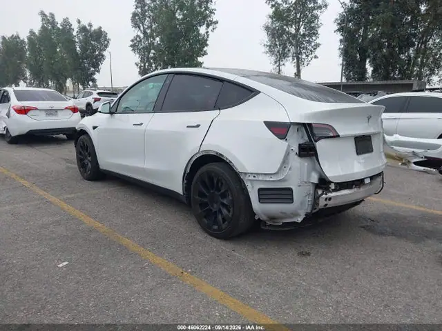 2022 Tesla Model Y Long Range Dual Motor All-wheel Drive VIN 7SAYGDEE6NF328352 фото 3