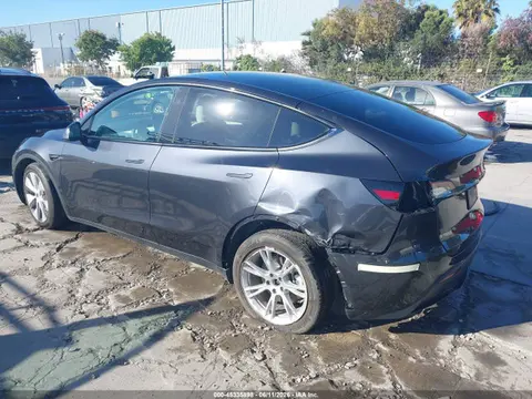2024 Tesla Model Y Long Range Dual Motor All-wheel Drive VIN 7SAYGAEE5RF004782 фото 3