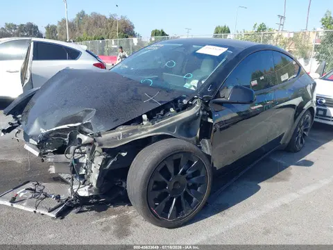 2024 Tesla Model Y Long Range Dual Motor All-wheel Drive VIN 7SAYGDEE7RA246195 фото 2