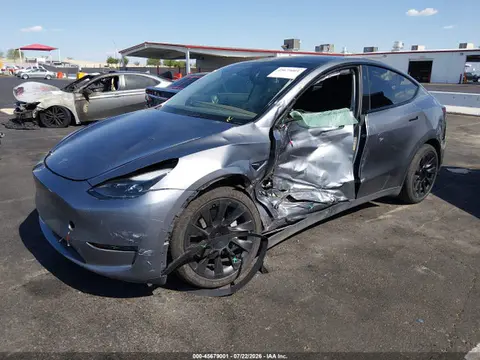 2024 Tesla Model Y Long Range Dual Motor All-wheel Drive VIN 7SAYGAEEXRF204685 фото 2