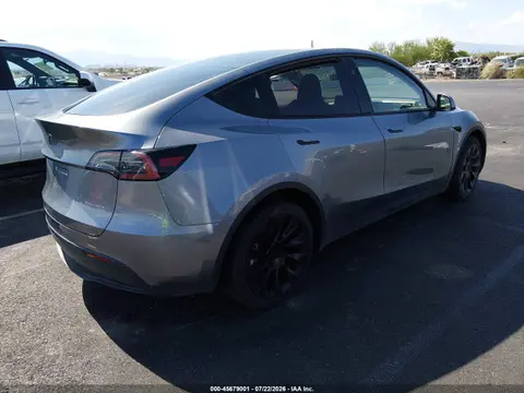 2024 Tesla Model Y Long Range Dual Motor All-wheel Drive VIN 7SAYGAEEXRF204685 фото 4