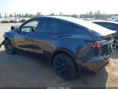 2024 Tesla Model Y Long Range Dual Motor All-wheel Drive VIN 7SAYGDEE2RF117137 фото 3