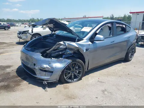 2024 Tesla Model Y Long Range Dual Motor All-wheel Drive VIN 7SAYGDEE4RA303226 фото 2