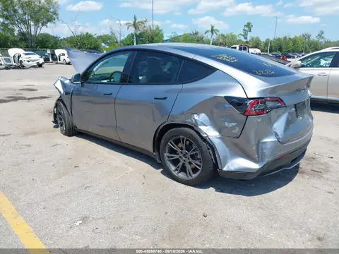 2024 Tesla Model Y Long Range Dual Motor All-wheel Drive VIN 7SAYGDEE4RA303226 фото 3