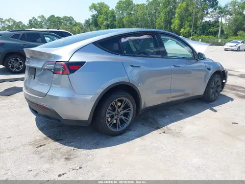 2024 Tesla Model Y Long Range Dual Motor All-wheel Drive VIN 7SAYGDEE4RA303226 фото 4