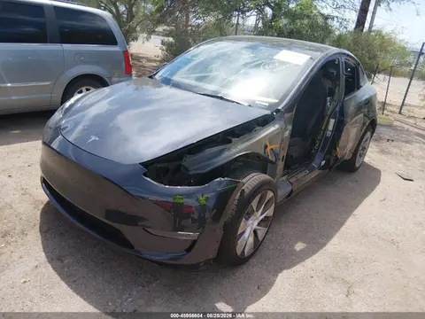 2024 Tesla Model Y Long Range Dual Motor All-wheel Drive VIN 7SAYGDEE8RF994344 фото 2