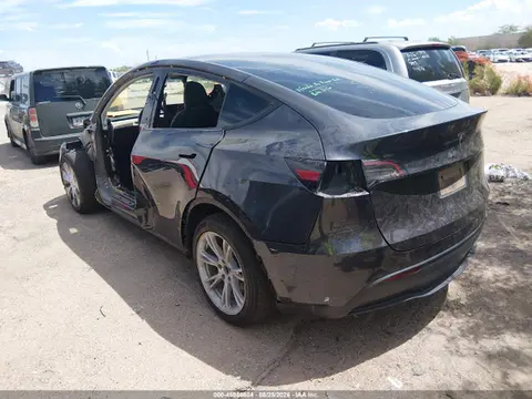 2024 Tesla Model Y Long Range Dual Motor All-wheel Drive VIN 7SAYGDEE8RF994344 фото 3