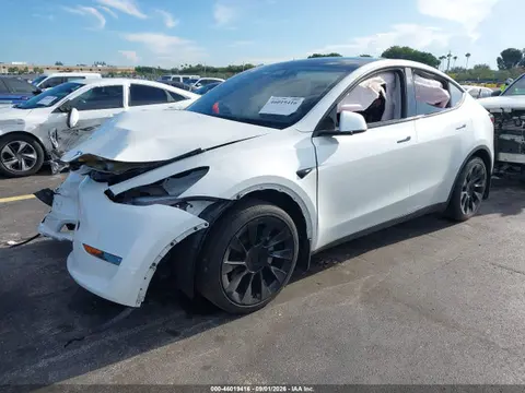 2024 Tesla Model Y Long Range Dual Motor All-wheel Drive VIN 7SAYGAEE3RF103813 фото 2