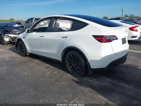 2024 Tesla Model Y Long Range Dual Motor All-wheel Drive VIN 7SAYGAEE3RF103813 фото 3