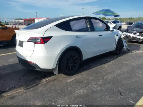 2024 Tesla Model Y Long Range Dual Motor All-wheel Drive VIN 7SAYGAEE3RF103813 фото 4