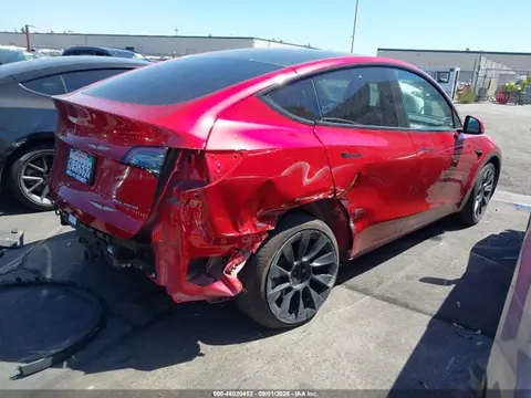 2024 Tesla Model Y Long Range Dual Motor All-wheel Drive VIN 7SAYGDEE4RF013667 фото 4