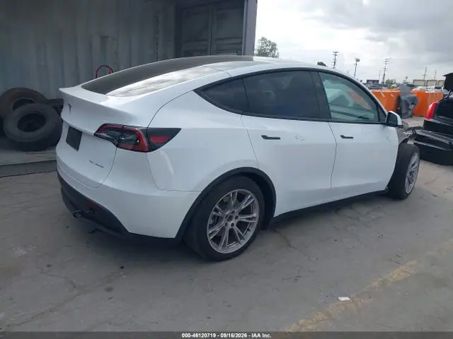 7SAYGAEE8RF057489 — 2024 Tesla Model Y Long Range Dual Motor ALL-Wheel Drive, фото 4 с аукциона IAAI 14.10.2026, Передняя часть справа