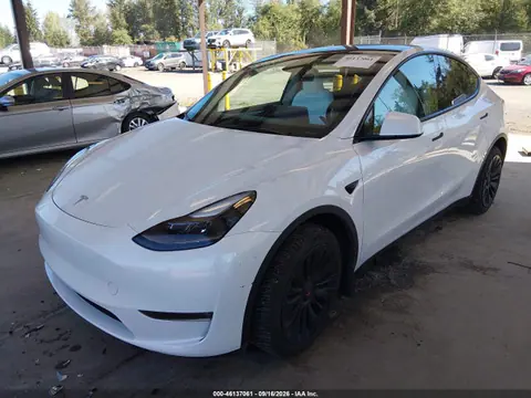 2024 Tesla Model Y Long Range Dual Motor All-wheel Drive VIN 7SAYGDEEXRF047760 фото 2