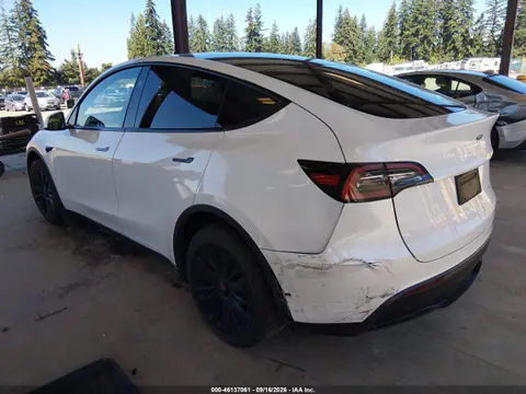 2024 Tesla Model Y Long Range Dual Motor All-wheel Drive VIN 7SAYGDEEXRF047760 фото 3