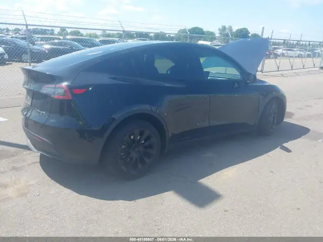 2025 Tesla Model Y Long Range Dual Motor All-wheel Drive VIN 7SAYGDEE7SF308333 фото 4