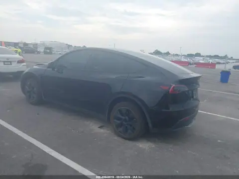 2025 Tesla Model Y Long Range Dual Motor All-wheel Drive VIN 7SAYGDEE2SF222637 фото 3