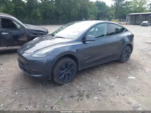 2025 Tesla Model Y Long Range Dual Motor Rear-wheel Drive VIN 7SAYGDED8SA355875 фото 2