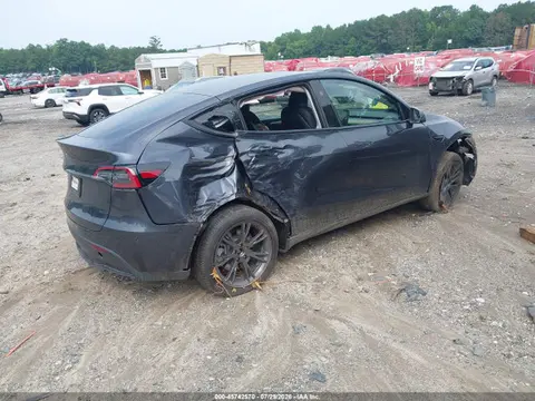 2025 Tesla Model Y Long Range Dual Motor Rear-wheel Drive VIN 7SAYGDED8SA355875 фото 4