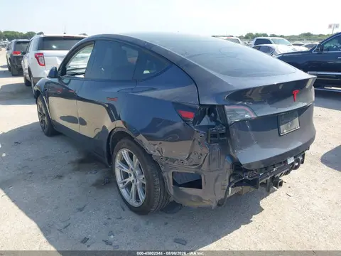 2025 Tesla Model Y Long Range Dual Motor Rear-wheel Drive VIN 7SAYGDED0SA349567 фото 3