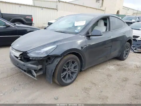 2025 Tesla Model Y Long Range Dual Motor Rear-wheel Drive VIN 7SAYGDED7SA339781 фото 2