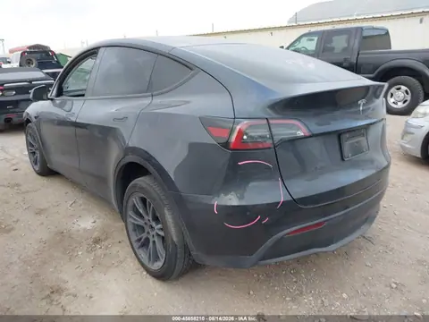 2025 Tesla Model Y Long Range Dual Motor Rear-wheel Drive VIN 7SAYGDED7SA339781 фото 3