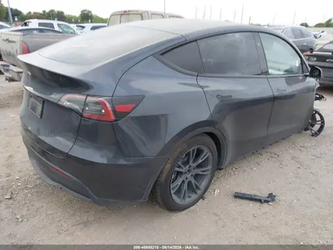 2025 Tesla Model Y Long Range Dual Motor Rear-wheel Drive VIN 7SAYGDED7SA339781 фото 4