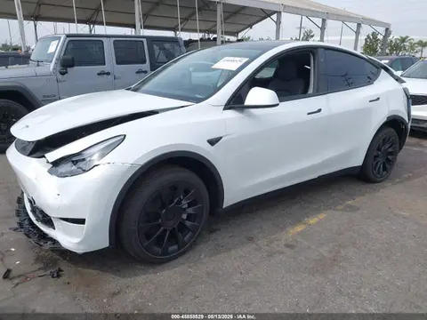 2025 Tesla Model Y Long Range Dual Motor Rear-wheel Drive VIN 7SAYGDED7SF312941 фото 2