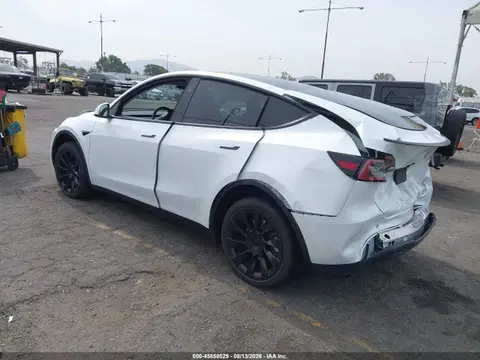 2025 Tesla Model Y Long Range Dual Motor Rear-wheel Drive VIN 7SAYGDED7SF312941 фото 3