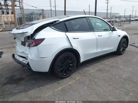 2025 Tesla Model Y Long Range Dual Motor Rear-wheel Drive VIN 7SAYGDED7SF312941 фото 4